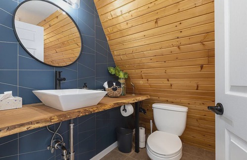 Makanda Cabin | Yoga, Work and Couple's Retreats- 3 A-Frame Cabins