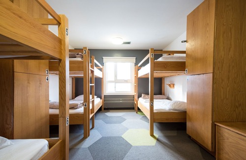 East Village Hostel | HI Calgary City Centre - Hostel