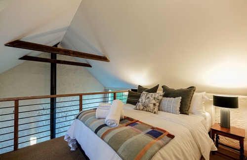 Kyneton Villa | Honeysuckle Barn & Garden