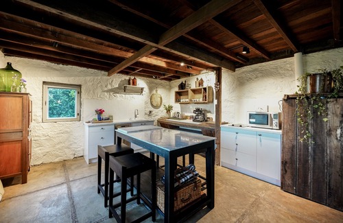 Kyneton Villa | Honeysuckle Barn & Garden