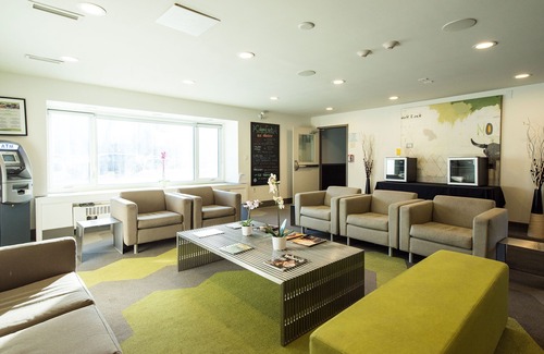 East Village Hostel | HI Calgary City Centre - Hostel