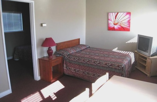 Delta Hotel | Beach Grove Motel