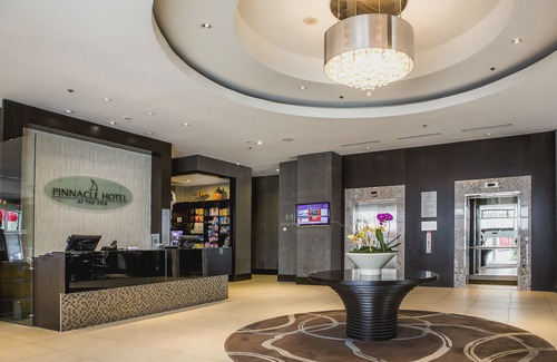 Lower Lonsdale Hotel | Pinnacle Hotel at the Pier
