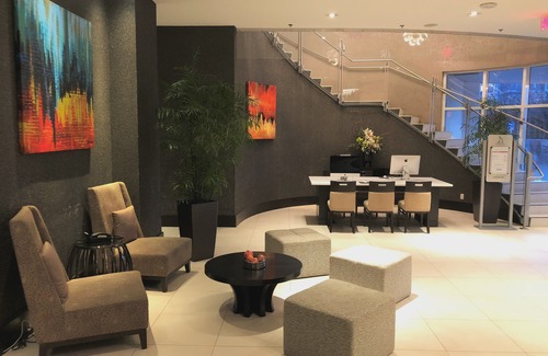 Lower Lonsdale Hotel | Pinnacle Hotel at the Pier