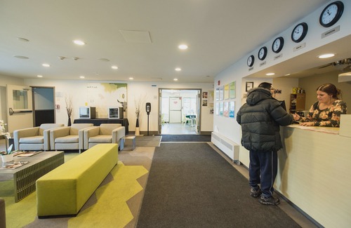 East Village Hostel | HI Calgary City Centre - Hostel