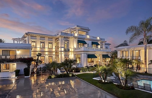 Coronado House | Best Place to Unwind! Comfortable Unit, Onsite Pool, Parking & Beach Access!