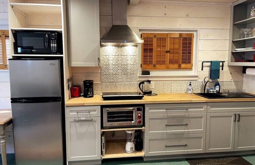 West Sedona Apartment | Cute studio available monthly; 1 block to trails