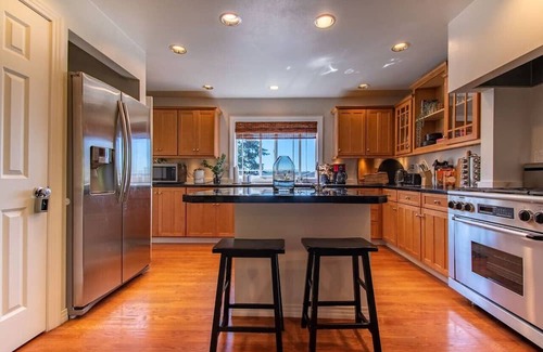 South Seattle House | Short Drive to Stadiums - Large 4 Bedroom House