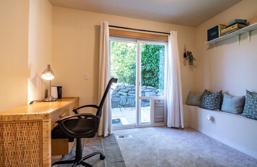 South Seattle House | Short Drive to Stadiums - Large 4 Bedroom House