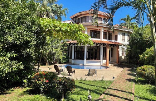 Tamarindo House | Spacious house just 4 blocks from the beach and center of town