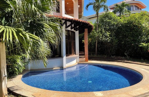 Tamarindo House | Spacious house just 4 blocks from the beach and center of town