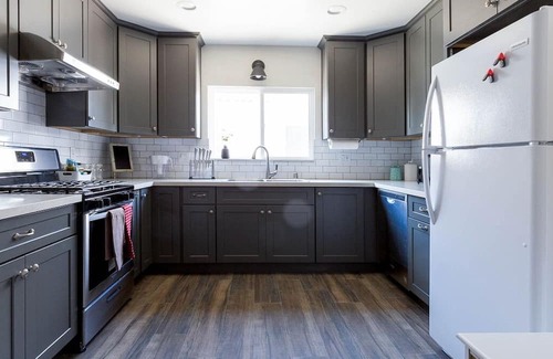 Alhambra House | Mid-Century 2BR + Parking + Near DTLA #TravelSGV
