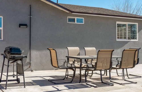 West Old Town House | Cozy Home | Big Yard | Newly Renovated