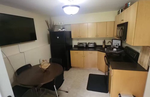 Burke Apartment | Private space, House Retreat Studio