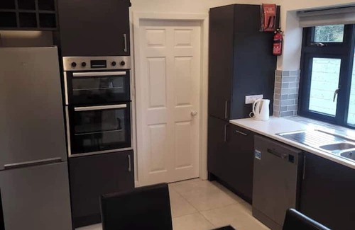 Westport House | Spacious Celebration Stay in Westport Town Centre