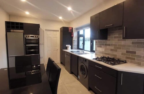 Westport House | Spacious Celebration Stay in Westport Town Centre