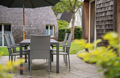 Muritz House | Kugelhaus Chiara - fireplace, sauna, 2 bathrooms & terrace on Lake Tollensesee