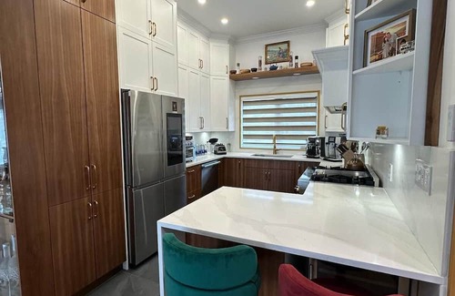 Laval House | Aqua Luxe Residence Laval