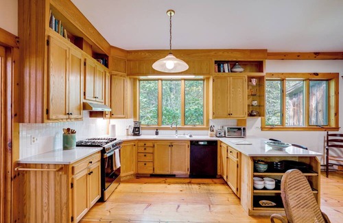 Hawley House | Secluded Family Getaway w/On-Site Creek in Hawley