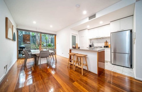 Kent Town Villa | ★Juniper on Rundle★Wifi✔︎Balcony✔︎Shopping✔︎Cafes