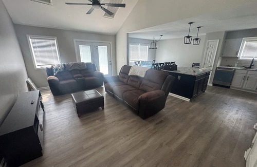 Avondale Melbourne Heights House | The Ville Getaway! Centrally located to EVERYTHING!