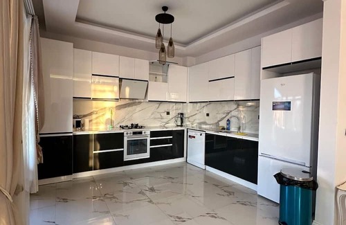 Sapanca Villa | SAPANCA'DA 5+1 TRIPLEX ISITMALI HAVUZLU VİLLA