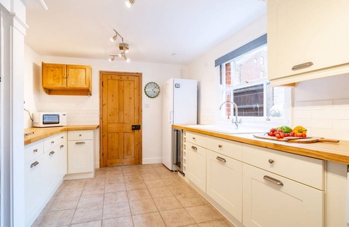 Overstrand Cottage | Sea Thrift House is a beautiful Victorian three storey house, overlooking the cricket ground and tuc