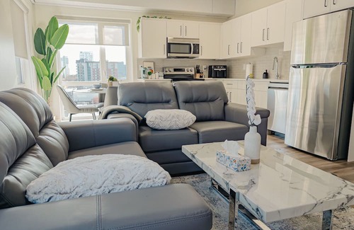 North Central Edmonton Apartment | Downtown 2BR Rogers w/parking/Gym/Patio/Ac