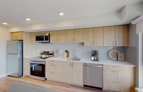 Sappertown Condo | PET FRIENDLY – ONE BEDROOM @ 408 E Columbia