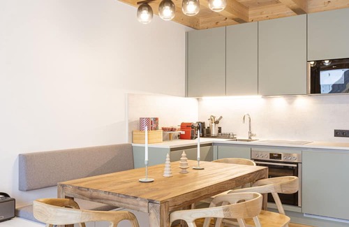 Schonberg House | Stunning villa for 6 guests with WIFI, TV, terrace and pets allowed