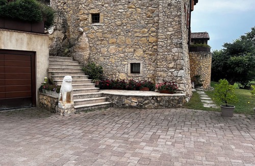 Colognola ai Colli Villa | Villa in the rock, 5000 m2 of garden, 4 bedrooms, immersed in the vineyards