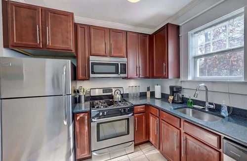 Dilworth Condo | Clean 6BR, 3 King Condos | Dilworth | Walkable
