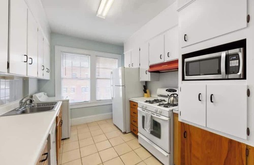 Charlotte Condo | Elegant 1BR King Condo | Elizabeth-Plaza Midwood