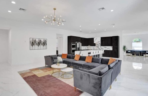 Davie House | 7000sf Mansion w/Pool/Gameroom/Theater - N