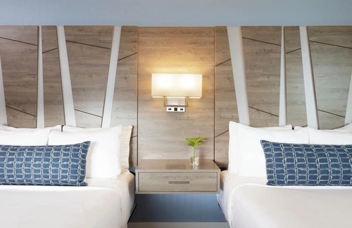 Pinellas Point Hotel | Adventure & Relaxation Meet | Enjoy Sunset Cruises & Coastal Activities