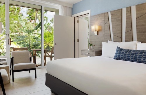 Pinellas Point Hotel | Perfect St. Pete's Stay - Exclusive Cabanas, Coastal Dining & Attractions Nearby