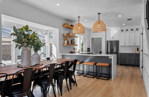 Provo House | Luxurious 7BR/4BA retreat! Hot Tub, Fire Pit, Arcade Games, Huge Covered Patio