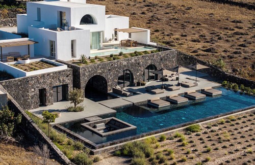 Oia Villa | Ulta Luxury villa at Oia with massive pool area and extra large interiors