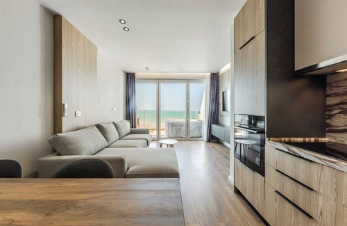 Golem Apartment | The Seaview Jacuzzi Suite by PS