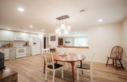 Spring Creek Cottage | Charming 3-bedroom cottage on the creek with AC
