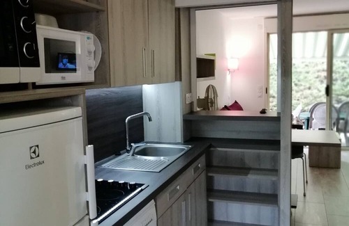 Boulouris-sur-Mer Apartment | T2 St Raphaël, private garden, 5pers, 100m sea, pets welcome