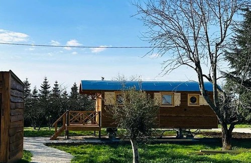 Faverolles Cottage | Unique caravan experience in the heart of Berry