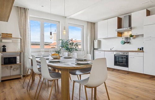 Braunschweig City Center Apartment | Hellohome Urban Design Apartment by the Castle 115 sqm Kicker