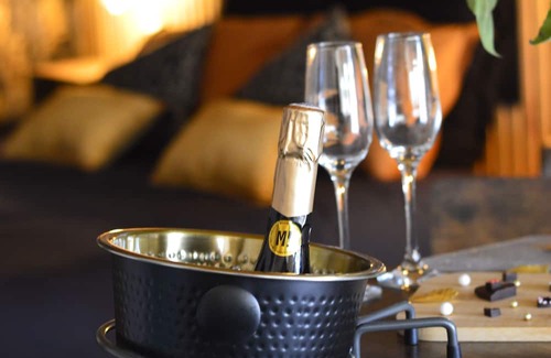 Marmande Bed & Breakfast | L'alcôve d'Aliénor Elegance and romance in the heart of the Lot-et-Garonne region