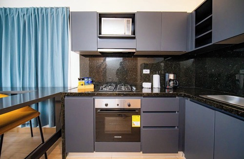 El Cabrero Apartment | King Bed - Smart Tvs - WIFI - Gym - FREE Parking - Cold AC - Nice View - Pool