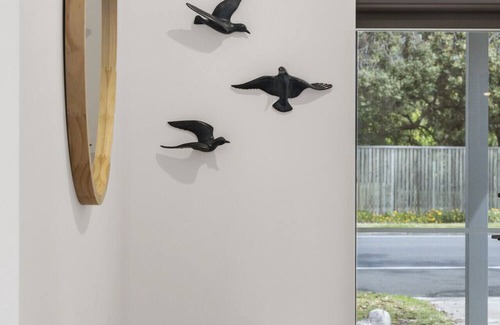 Barwon Heads House | Bridge Road Beach House, Barwon Heads, Sleeps 12. Disability accessible