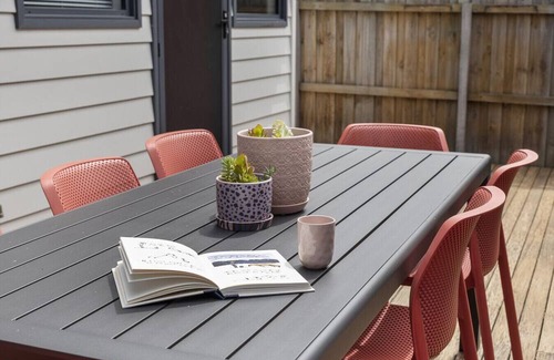 Barwon Heads House | Bridge Road Beach House, Barwon Heads, Sleeps 12. Disability accessible