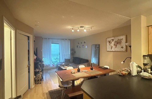 King West Village Apartment | Cozy 1-Bedroom Apartment with Unique View - Available for School Holidays Only