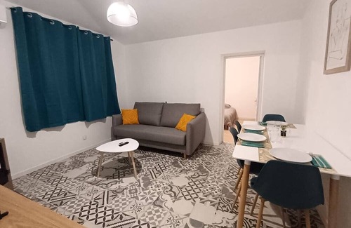 Fontainebleau Apartment | Jardin Saint Merry sleeps 2