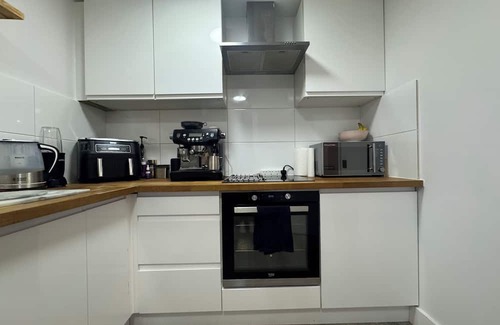 Canary Wharf Apartment | Spacious 2BD Flat By Docklands, Canary Wharf
